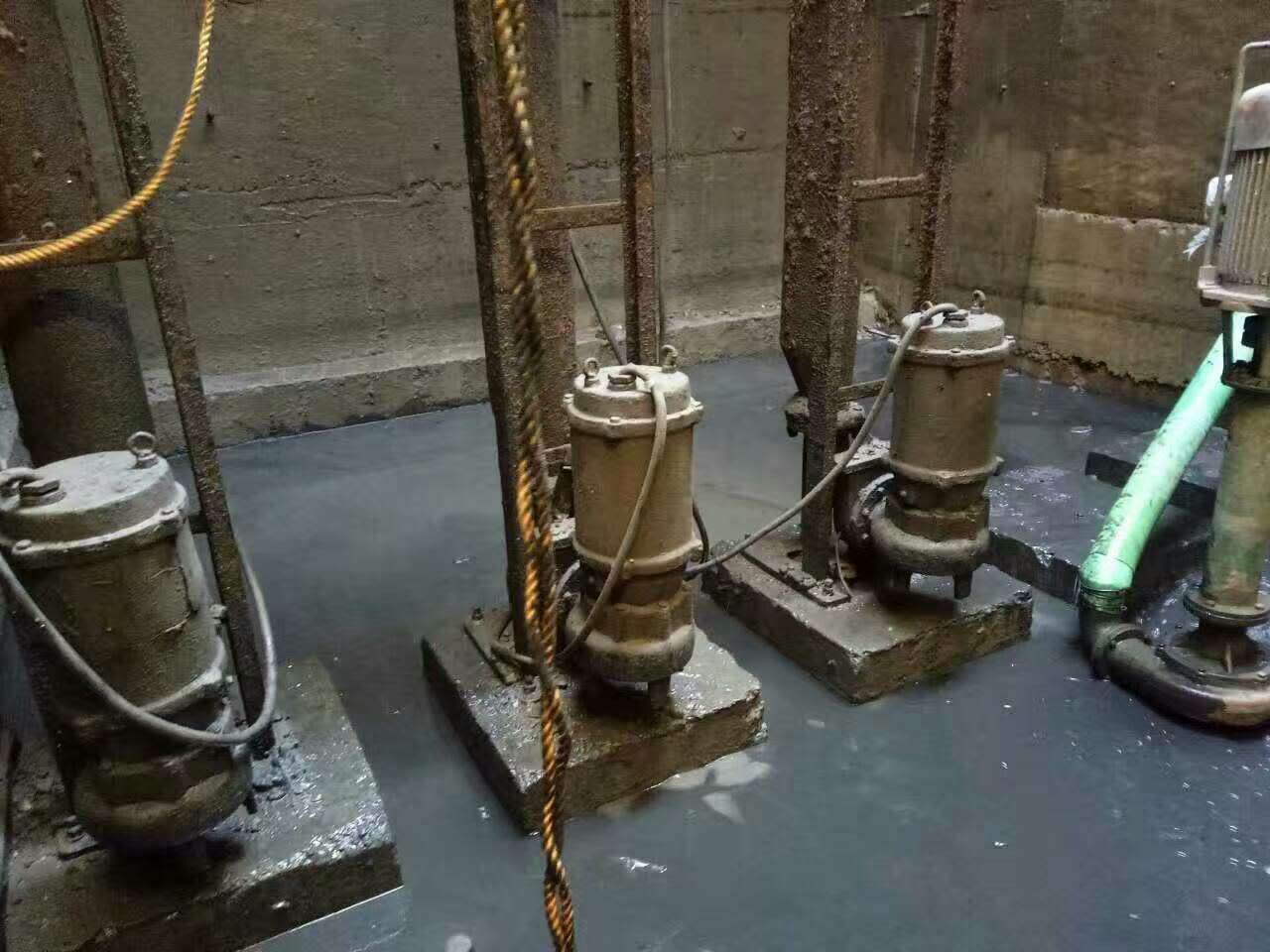 临桂污水池清理